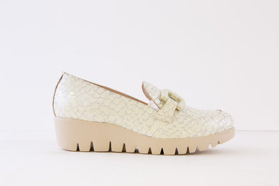 WONDERS - C-33311 LOW WEDGE LOAFER - OFF WHITE CROC