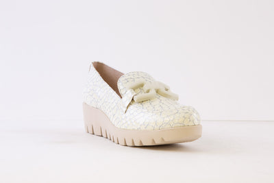 WONDERS - C-33311 LOW WEDGE LOAFER - OFF WHITE CROC