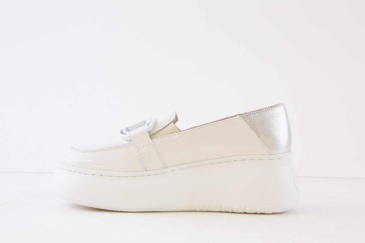 WONDERS - A-2652 LOW WEDGE SLIP-ON SHOE - WHITE PATENT