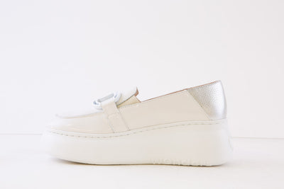 WONDERS - A-2652 LOW WEDGE SLIP-ON SHOE - WHITE PATENT