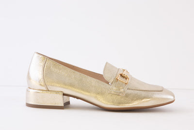 WONDERS - C-5030 SLIP-ON LOAFER - GOLD LEATHER WITH CHAIN DETAIL