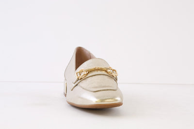 WONDERS - C-5030 SLIP-ON LOAFER - GOLD LEATHER WITH CHAIN DETAIL