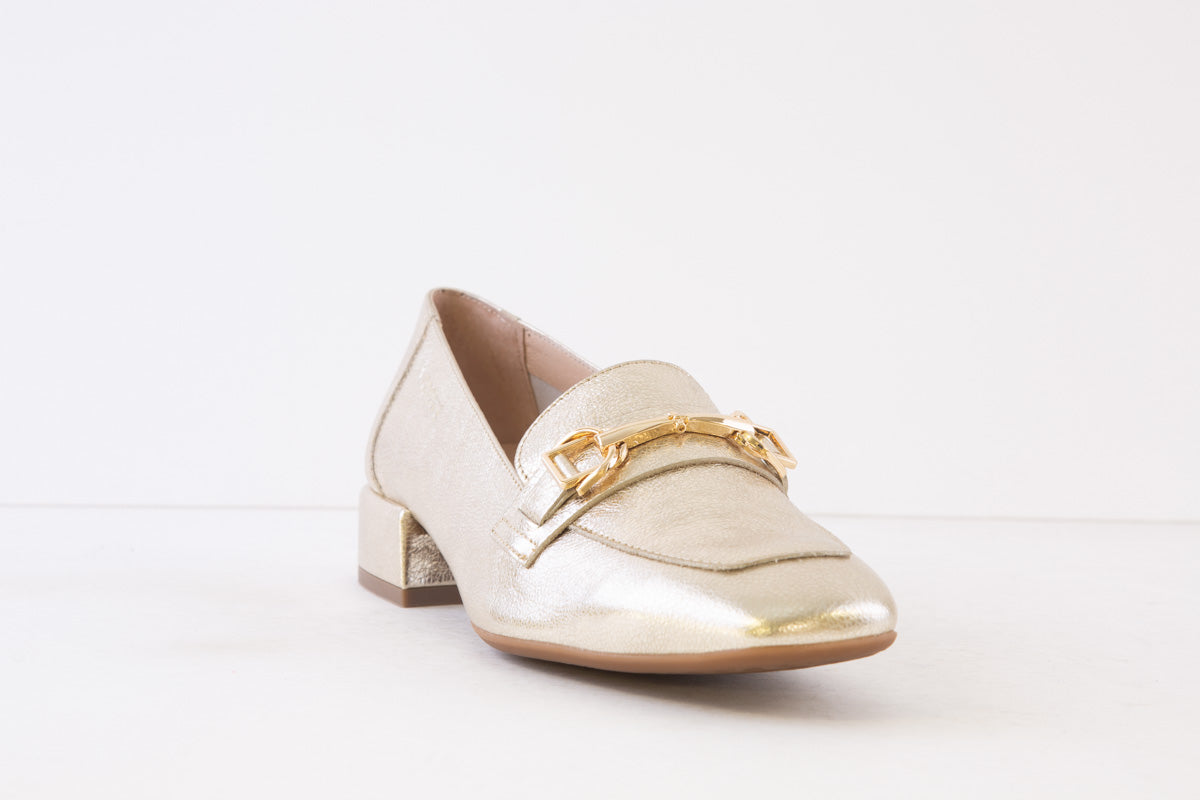 WONDERS - C-5030 SLIP-ON LOAFER - GOLD LEATHER WITH CHAIN DETAIL