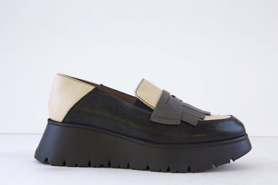 WONDERS - C-7312 WEDGE SLIP-ON SHOE - BLACK/CREAM