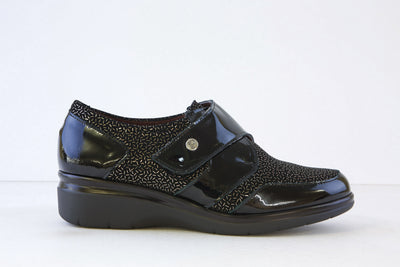 PITILLOS - 10021 LOW WEDGE VELCRO SHOE - BLACK PATENT