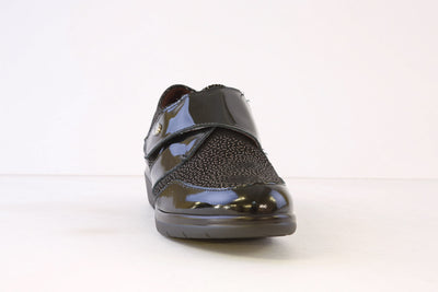 PITILLOS - 10021 LOW WEDGE VELCRO SHOE - BLACK PATENT