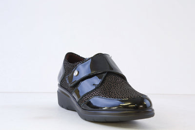 PITILLOS - 10021 LOW WEDGE VELCRO SHOE - BLACK PATENT