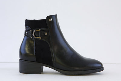 SUSST - GEMMA24 STRAP & BUCKLE LOW HEEL ANKLE BOOT - BLACK