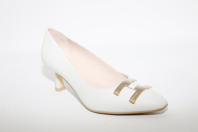 HISPANITAS - LOW HEEL COURT SHOE - OFF WHITE