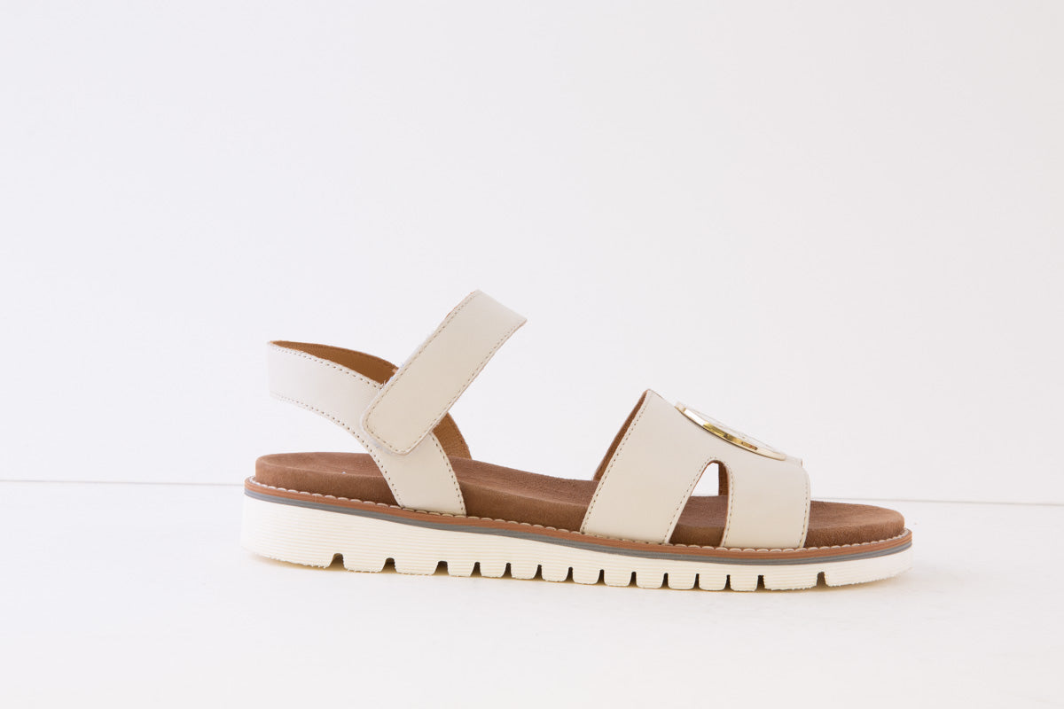 ARA - 28113-09 FLAT VELCRO STRAP SANDAL - CREAM