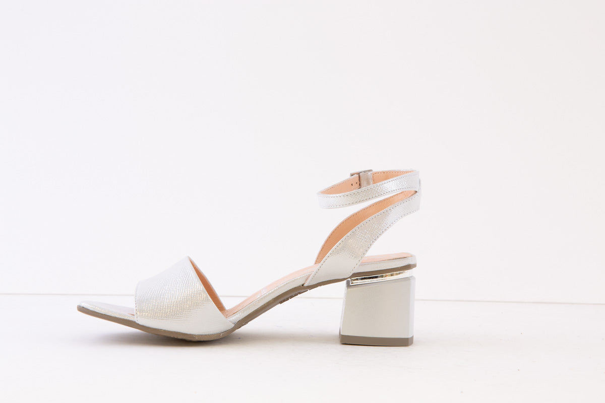 BIOECO - 3942 MEDIUM BLOCK HEEL DRESSY SANDAL - SILVER