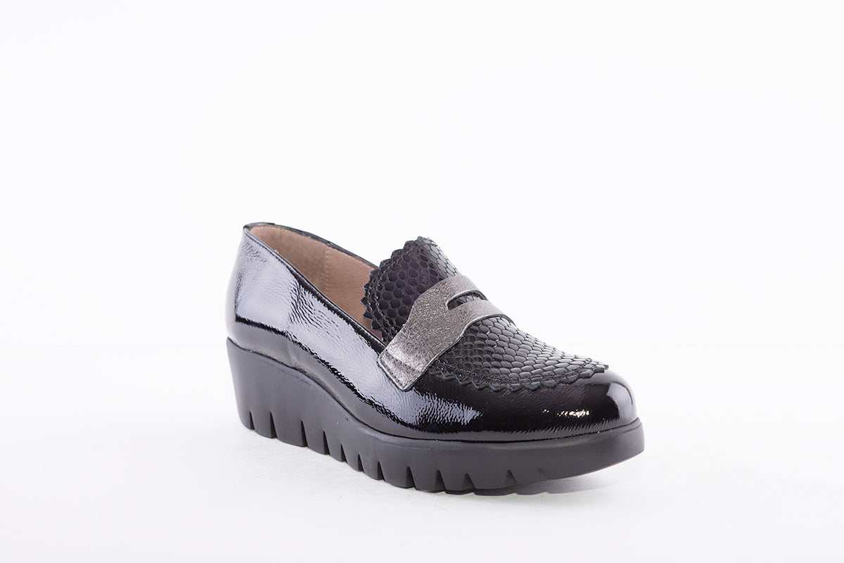 WONDERS - C-33223 LOW WEDGE SHOE - BLACK PATENT