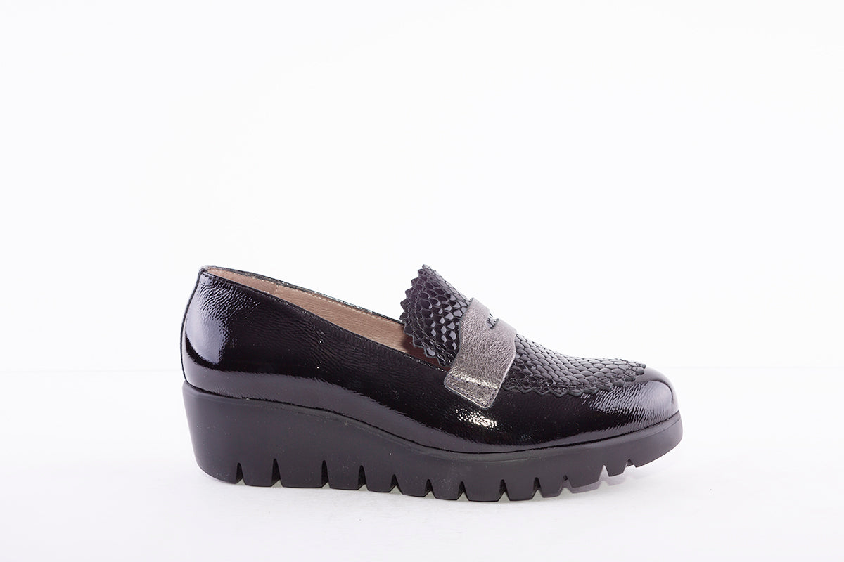 WONDERS - C-33223 LOW WEDGE SHOE - BLACK PATENT