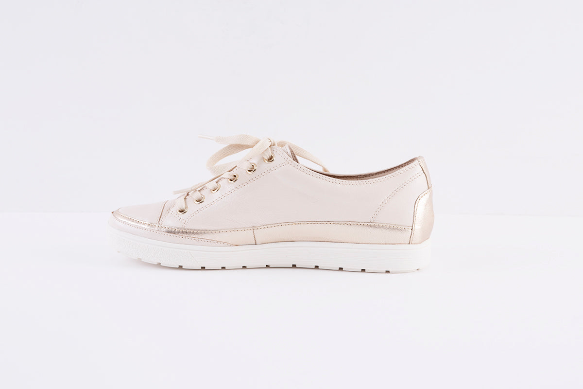 CAPRICE- 23654-140 FLAT LACED SHOE - CREAM/GOLD