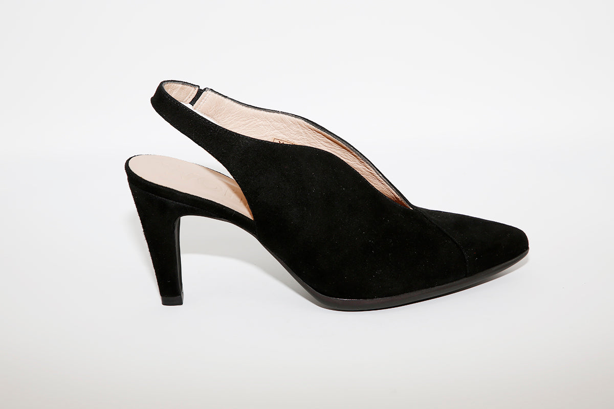 WONDERS - M-4224 V CUT COURT SHOE - BLACK